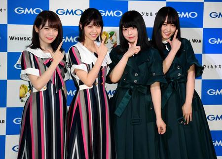 かわいらしくポーズを決める（左から）乃木坂４６の秋元真夏、西野七瀬、欅坂４６の長濱ねる、菅井友香＝渋谷シダックスカルチャーホール（撮影・棚橋慶太）