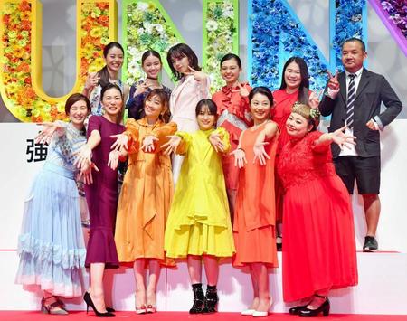 　「ＳＵＮＮＹ　強い気持ち・強い愛」完成披露舞台あいさつに出席した出演者ら＝都内