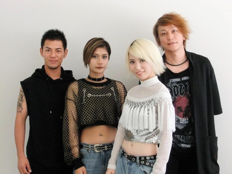 ＬＵＶ　Ｋ　ＲＡＦＴの（左から）Ｋａｚｙａ、Ｍｉｓｈｕ、ＫＡＲＥＮ、Ｍａｓａｔｏ　Ｋｉｔａｎｏ＝神戸市のデイリースポーツ