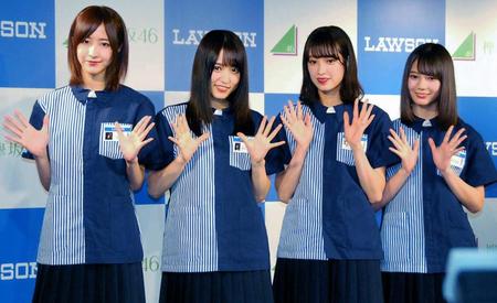 　ローソンとのコラボを喜ぶ（左から）土生瑞穂、菅井友香、佐々木久美、小坂菜緒＝東京・ＨＭＶ＆ＢＯＯＫＳ　ＳＨＩＢＵＹＡ