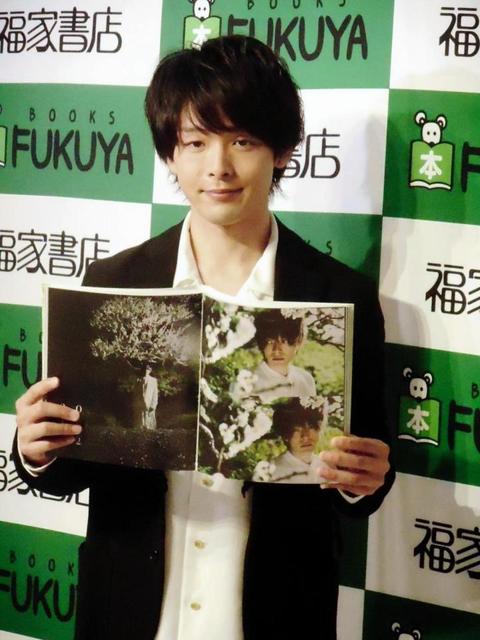 中村倫也 「半分、青い。」効果で初の作品集は３万部以上…２０００人と握手会/芸能/デイリースポーツ online