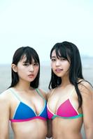 「ａ-ｂｏｏｋｓ　ｇｒａｖｕｒｅ　２０１８」に登場する浅川梨奈（左）と大原優乃