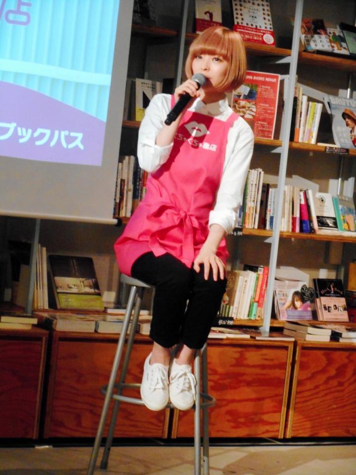「ぺちゃくちゃ書店　渋谷店」一日限定オープンイベントに登場した最上もが＝東京・ＢＯＯＫ　ＬＡＢ　ＴＯＫＹＯ