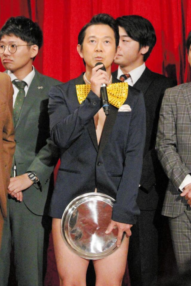 会見に出席したアキラ１００％　