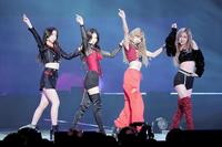 コンサートツアー関東公演を行ったＢＬＡＣＫＰＩＮＫの（左から）ジス、ジェニー、リサ、ロゼ＝千葉・幕張メッセ