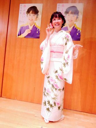 最新シングル「春よ来い」購入者イベントを行った田川寿美＝東京・渋谷のシダックスカルチャーホールＡ