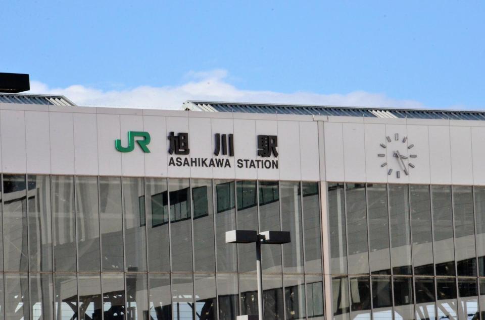 午前３時２５分で止まったＪＲ旭川駅の時計