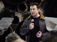 記者発表する米宇宙ベンチャー「スペースＸ」のイーロン・マスクＣＥＯ＝17日、米カリフォルニア州（ＡＰ＝共同）