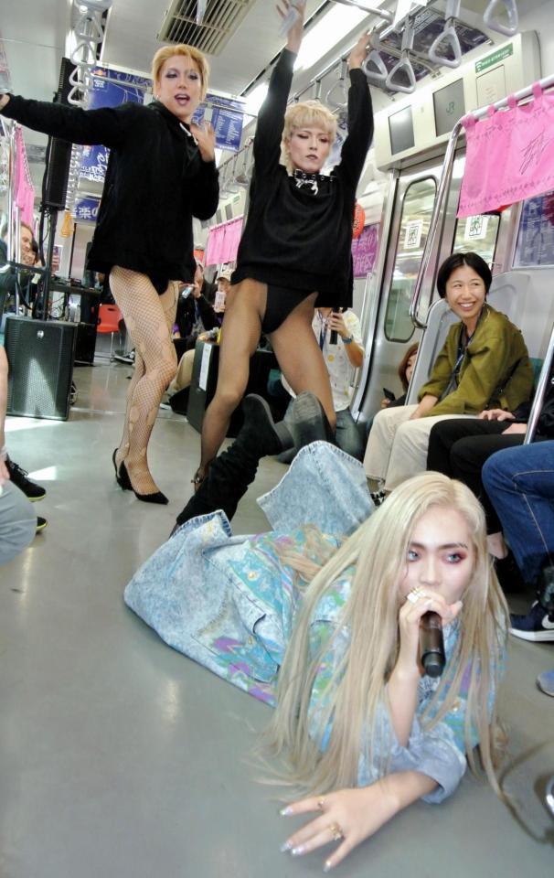 山手線の車内で熱唱するちゃんみな
