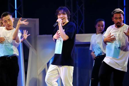 熱唱する三浦大知＝横浜市の神奈川県民ホール