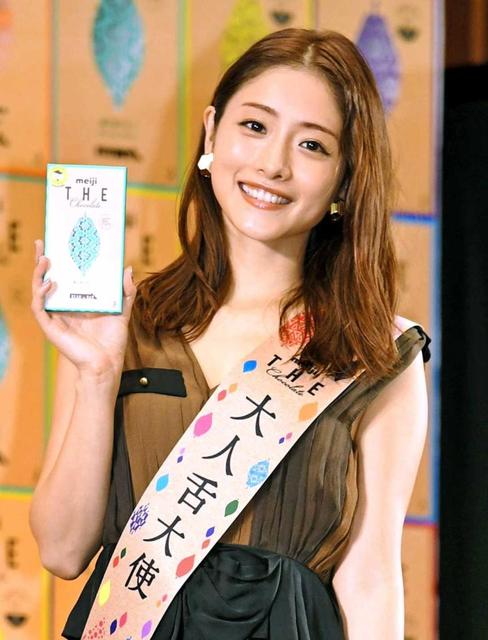 石原さとみ“大人舌”トロけそう… 背中パックリ「恥ずかしい…」/芸能