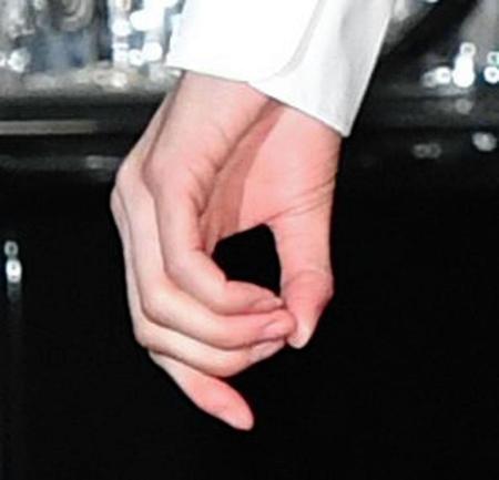 指輪の無かった吉澤ひとみ被告の左手＝東京・原宿警察署