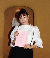 朗読劇「私の知らない、私の事情」の公開舞台稽古を行った加護亜依＝大阪市内