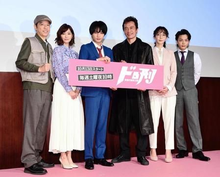 試写会後の会見で勢ぞろいした（左から）板尾創路、石橋杏奈、中島健人、遠藤憲一、稲森いずみ、中村倫也＝東京・汐留の日本テレビ（撮影・園田高夫）