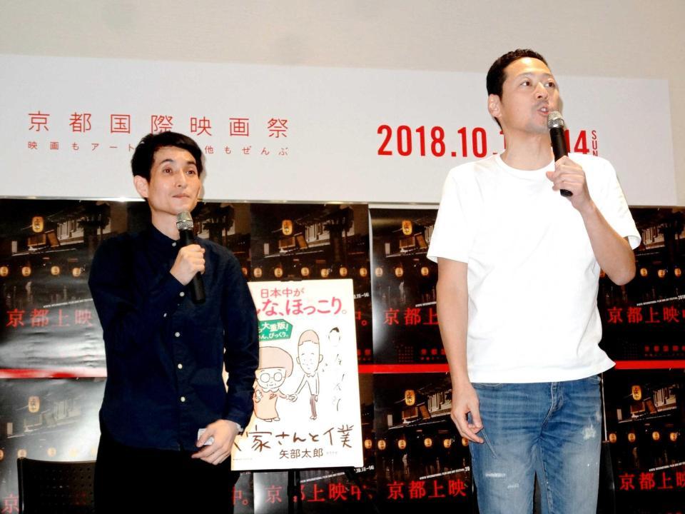 　京都国際映画祭に参加した矢部太郎（左）と東野幸治＝京都市内