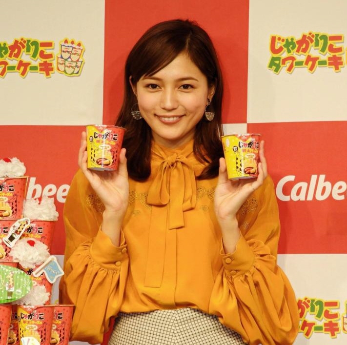 「じゃがりこカフェ」のオープニングイベントに登場した川口春奈＝東京・表参道