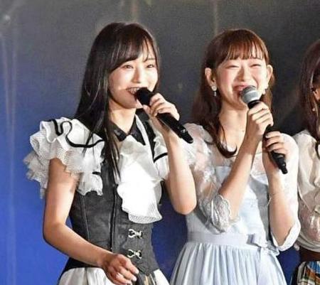 山本彩（左）の卒業コンサートに出演した渡辺美優紀＝１０月２７日