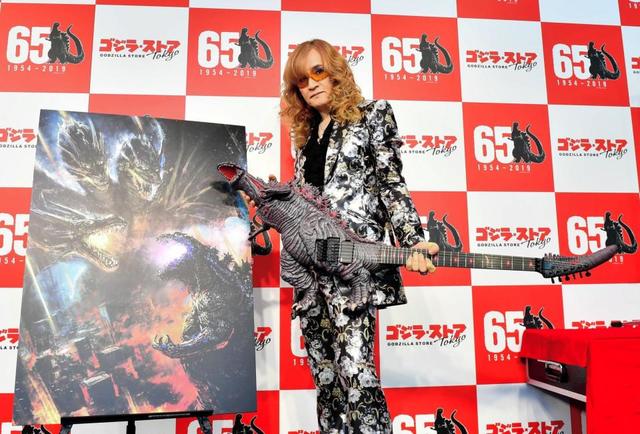 高見沢俊彦 世界に1つのゴジラギターをお披露目 45周年ライブ