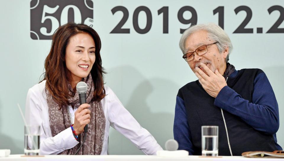 　山田洋次監督（右）からオファーがあった時のエピソードを話す後藤久美子＝東京都世田谷区の東宝スタジオ（撮影・西岡正）