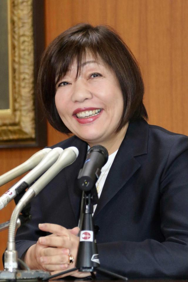 林真理子氏 愚直に書いてきたことが認められた 紫綬褒章 芸能 デイリースポーツ Online