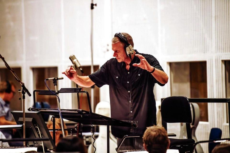 ロイヤル・フィルハーモニー管弦楽団を指揮するリチャード・カーペンター（Ｐｈｏｔｏ　ｂｙ　Ｃａｒｓｔｅｎ　Ｗｉｎｄｈｏｒｓｔ）