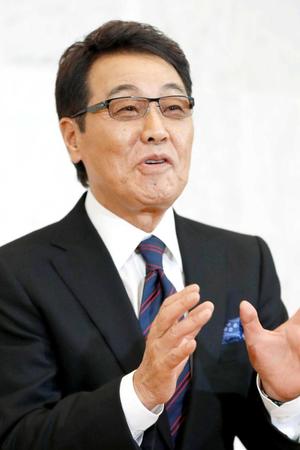 　受章の喜びを語る五木ひろし