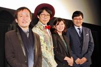 松村厚久氏（左から２番目）らと登壇した南海キャンディーズ・山里亮太（右）＝東京・六本木