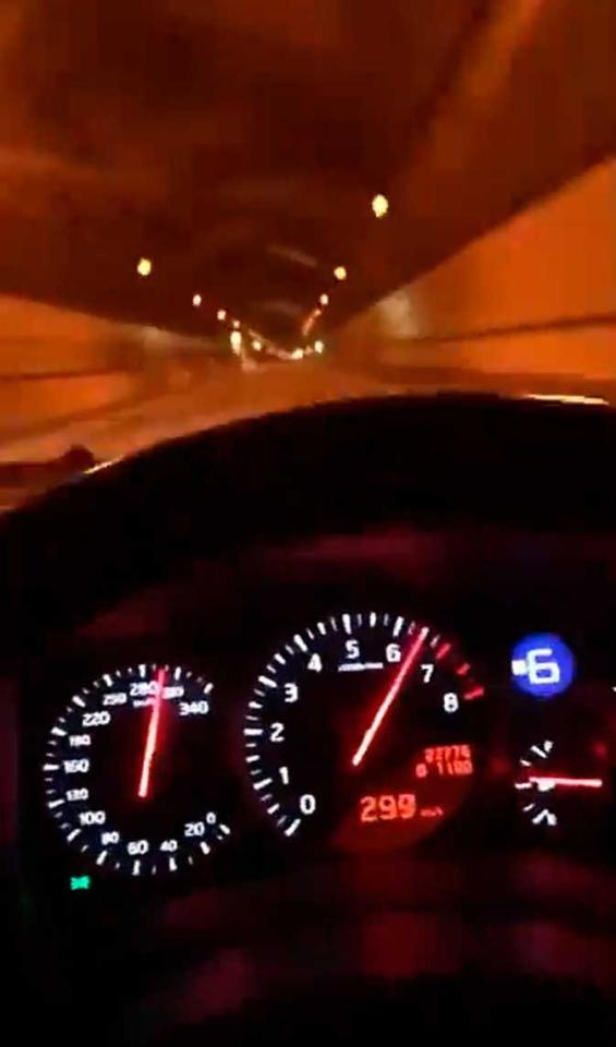 　ユーチューブに投稿された、トンネル内を高速走行する動画