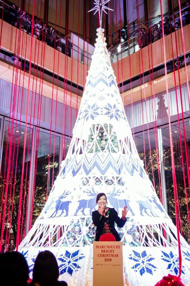 イルミネーション点灯式に出席した松任谷由実＝東京・丸ビル