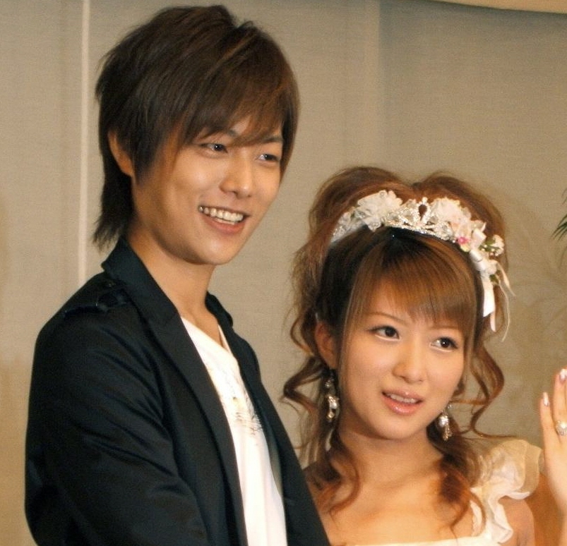 　辻希美（右）と杉浦太陽