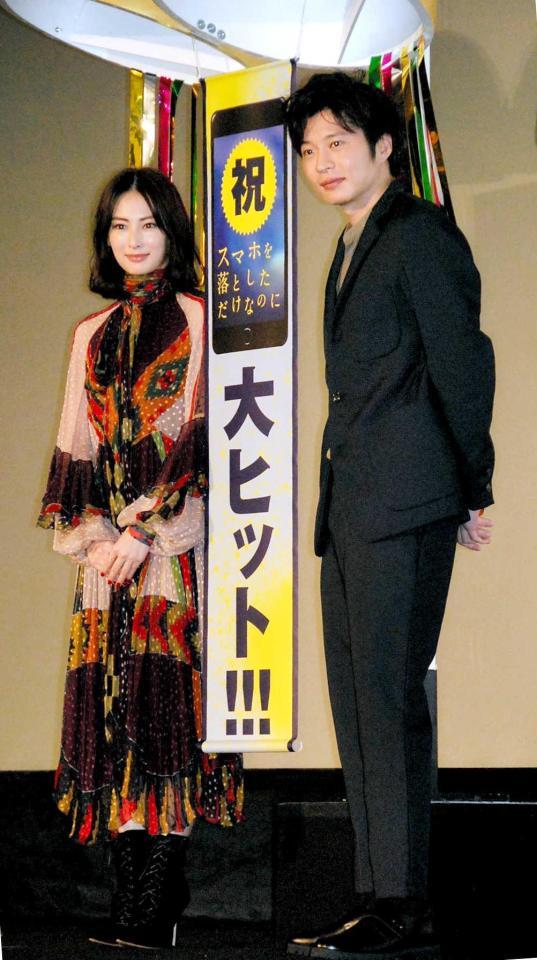 北川景子（左）と田中圭