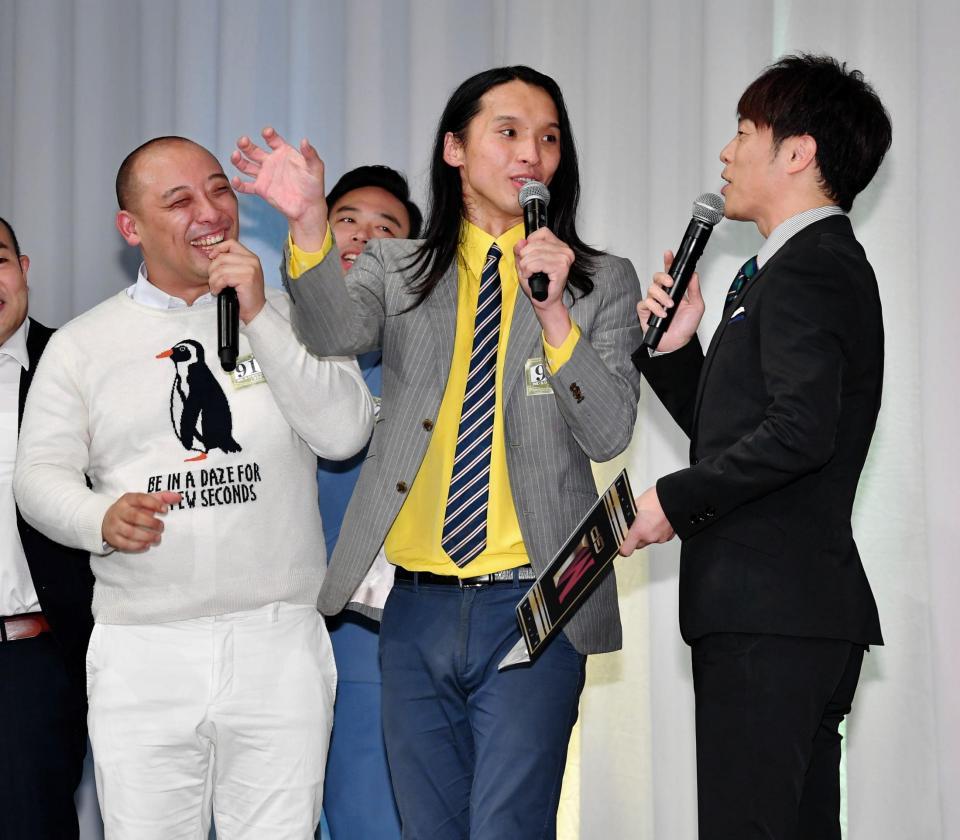 　Ｍ-１グランプリの決勝に進出したトム・ブラウン（右は陣内智則）＝都内（撮影・出月俊成）