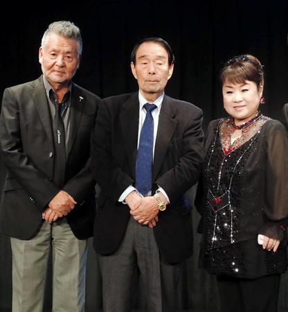 取材に応じた（左から）中村泰士、琴平龍弘氏、天童よしみ＝大阪市内