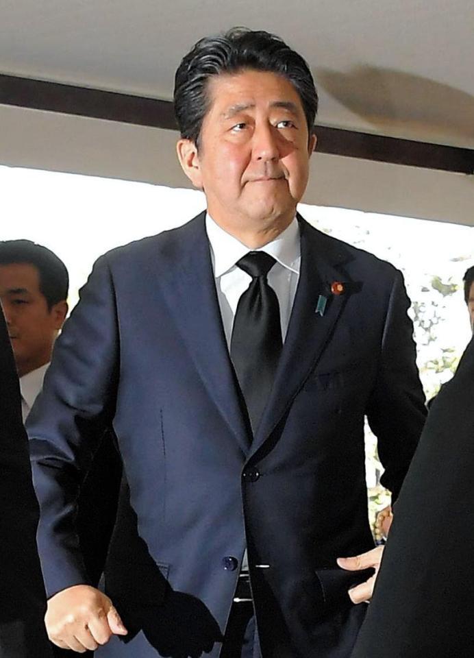 津川雅彦さん、朝丘雪路さんの合同葬お別れ会に出席した安倍晋三首相＝東京都青山葬儀所（撮影・堀内翔）