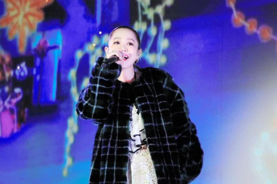 　ＵＳＪでサプライズライブを行った西野カナ