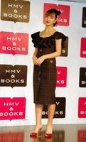 ３年ぶりのスタイルブックをアピールした藤田ニコル＝東京・ＨＭＶ＆ＢＯＯＫＳ　ＳＨＩＢＵＹＡ