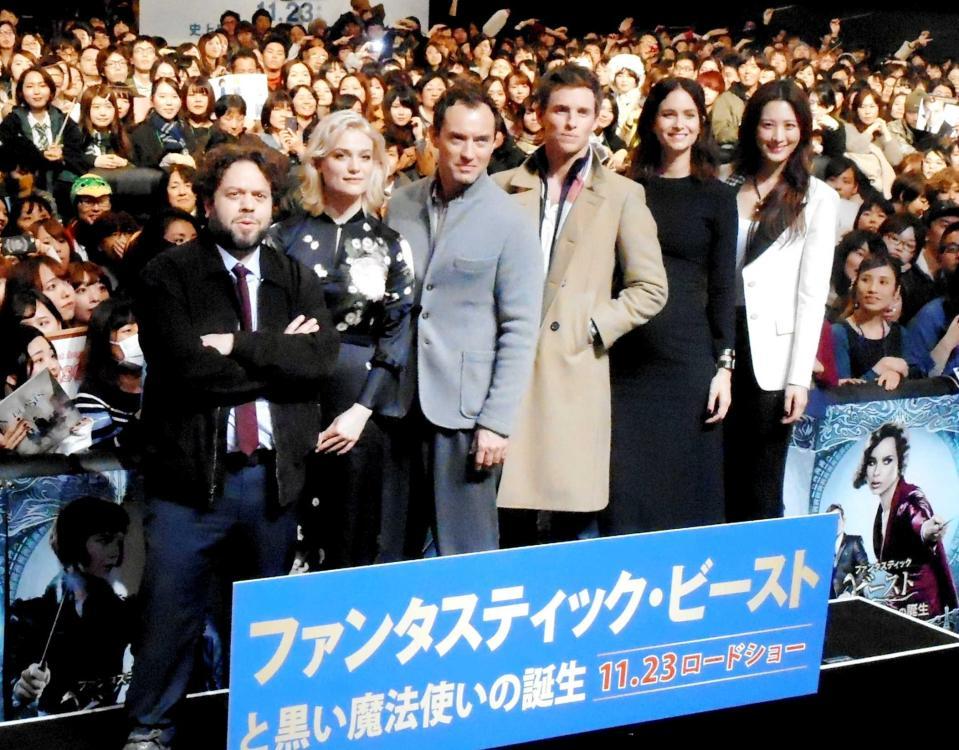 　ファンイベントに参加した（左から）ダン・フォグラー、アリソン・スドル、ジュード・ロウ、エディ・レッドメイン、キャサリン・ウォーターストン、クローディア・キム＝都内