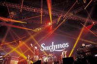 ワンマンンライブの初日公演を行ったＳｕｃｈｍｏｓ＝横浜アリーナ