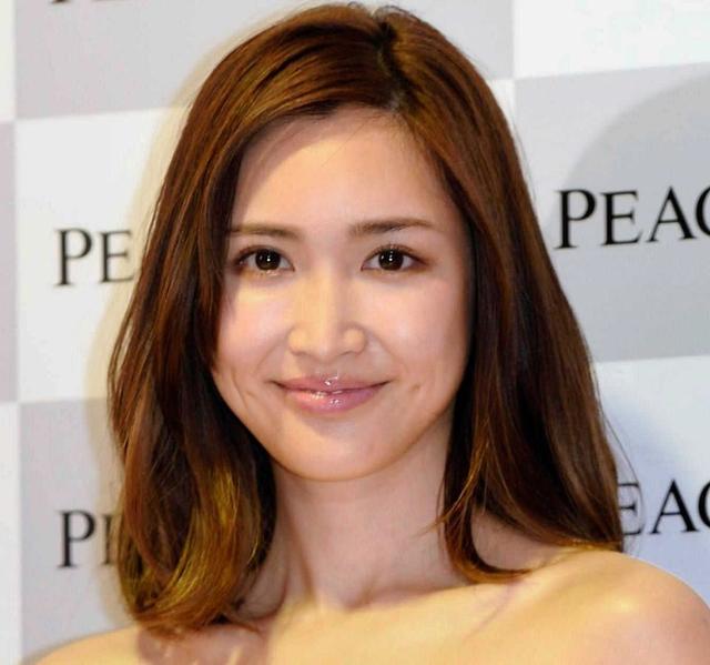 紗栄子の父は織田裕二似 佐藤浩市似 美男美女の両親の若い頃の写真をアップ 芸能 デイリースポーツ Online