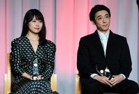 ベストドレッサー賞を受賞した有村架純（左）と高橋一生＝東京・セルリアンタワー東急ホテル（撮影・開出牧）