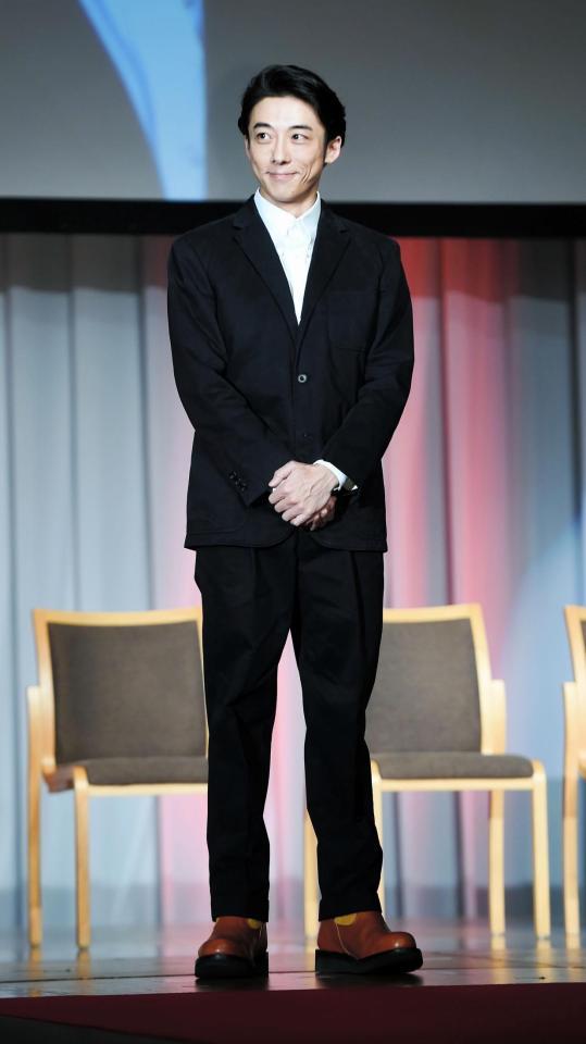 ベストドレッサー賞を受賞し笑顔の高橋一生＝東京・セルリアンタワー東急ホテル（撮影・開出牧）