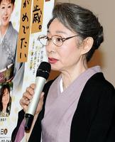 次男・高橋祐也被告の初公判について語る三田佳子＝東京・明治座（撮影・開出牧）