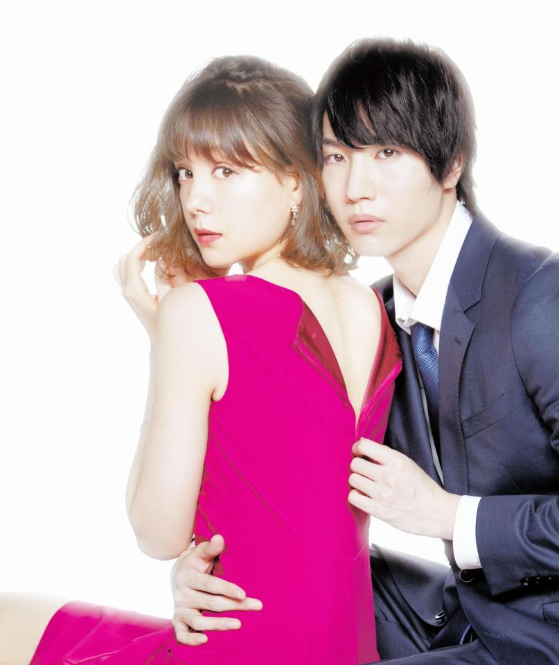 本格ベッドシーンに初挑戦するトリンドル玲奈（左）と共演する桜田通