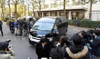 　吉澤ひとみ被告を乗せたと思われる車が東京地裁に入る＝東京都内（撮影・園田高夫）