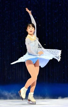 　美しい演技を披露する本田望結＝渋谷ヒカリエ（撮影・中田匡峻）