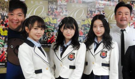 会見に登場した（左から）ミサイルマン西代洋、ＮＭＢ４８磯佳奈江、上西怜、村瀬紗英、たむらけんじ＝大阪市内