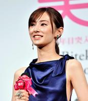 美的ビューティウーマンに選ばれ、笑顔を見せる北川景子＝マンダリンオリエンタル東京（撮影・中田匡峻）