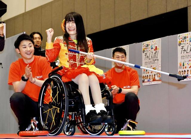 脊髄損傷で車いすの仮面女子 猪狩ともか カーリングでパラ出場ありそだね 芸能 デイリースポーツ Online