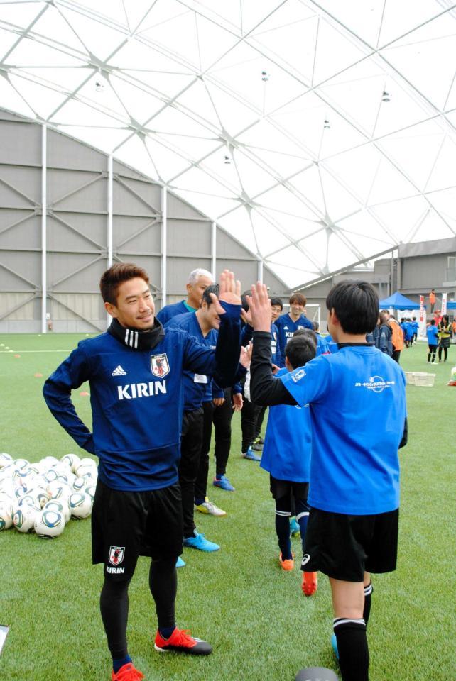 香川真司 ｊｆａ キリンビッグスマイル フィールド にサプライズ登場 芸能 デイリースポーツ Online