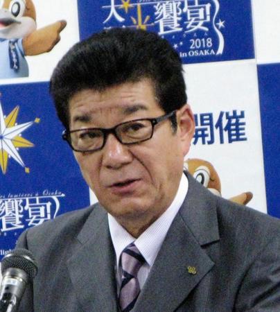 会見で苦渋の表情をみせる松井一郎大阪府知事＝大阪市内